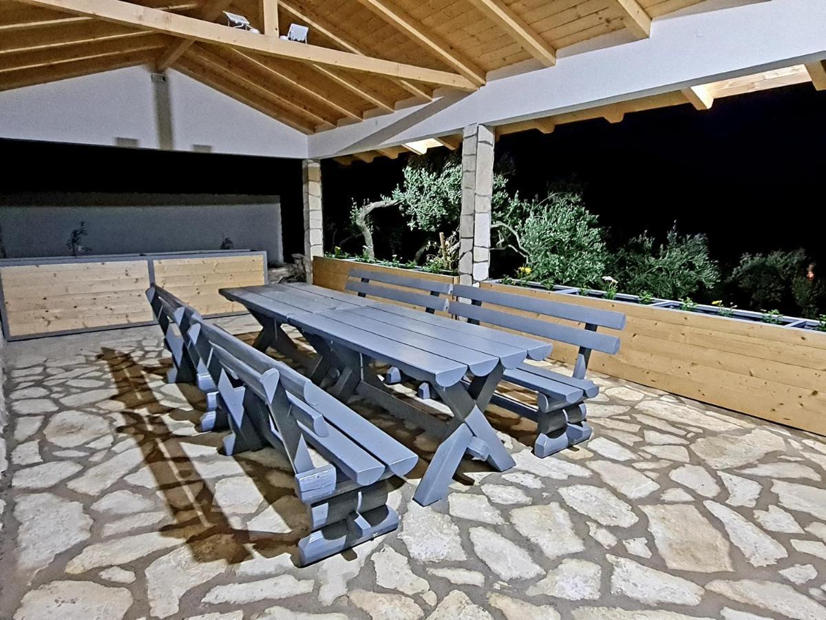 Vila Maslina Apartments Mit Pool Und Garten Nahe Am Strand Tučepi Eksteriør bilde