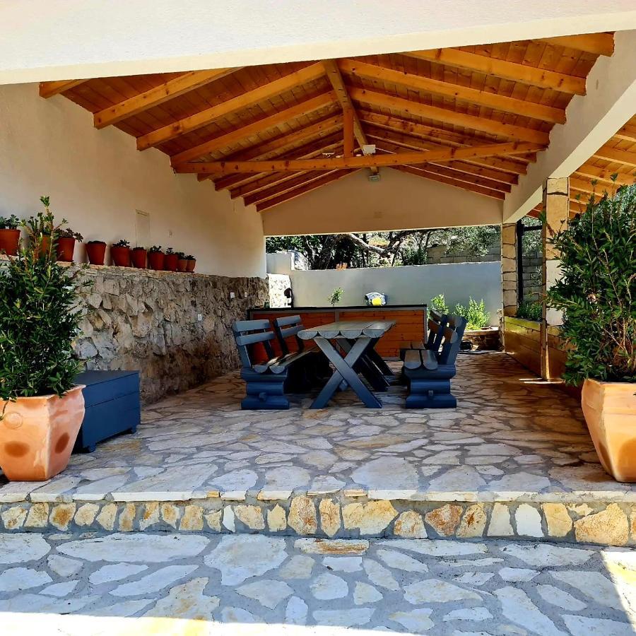 Vila Maslina Apartments Mit Pool Und Garten Nahe Am Strand Tučepi Eksteriør bilde