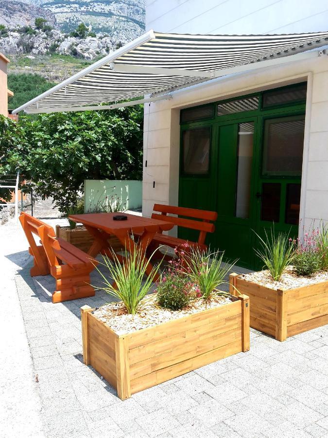 Vila Maslina Apartments Mit Pool Und Garten Nahe Am Strand Tučepi Eksteriør bilde