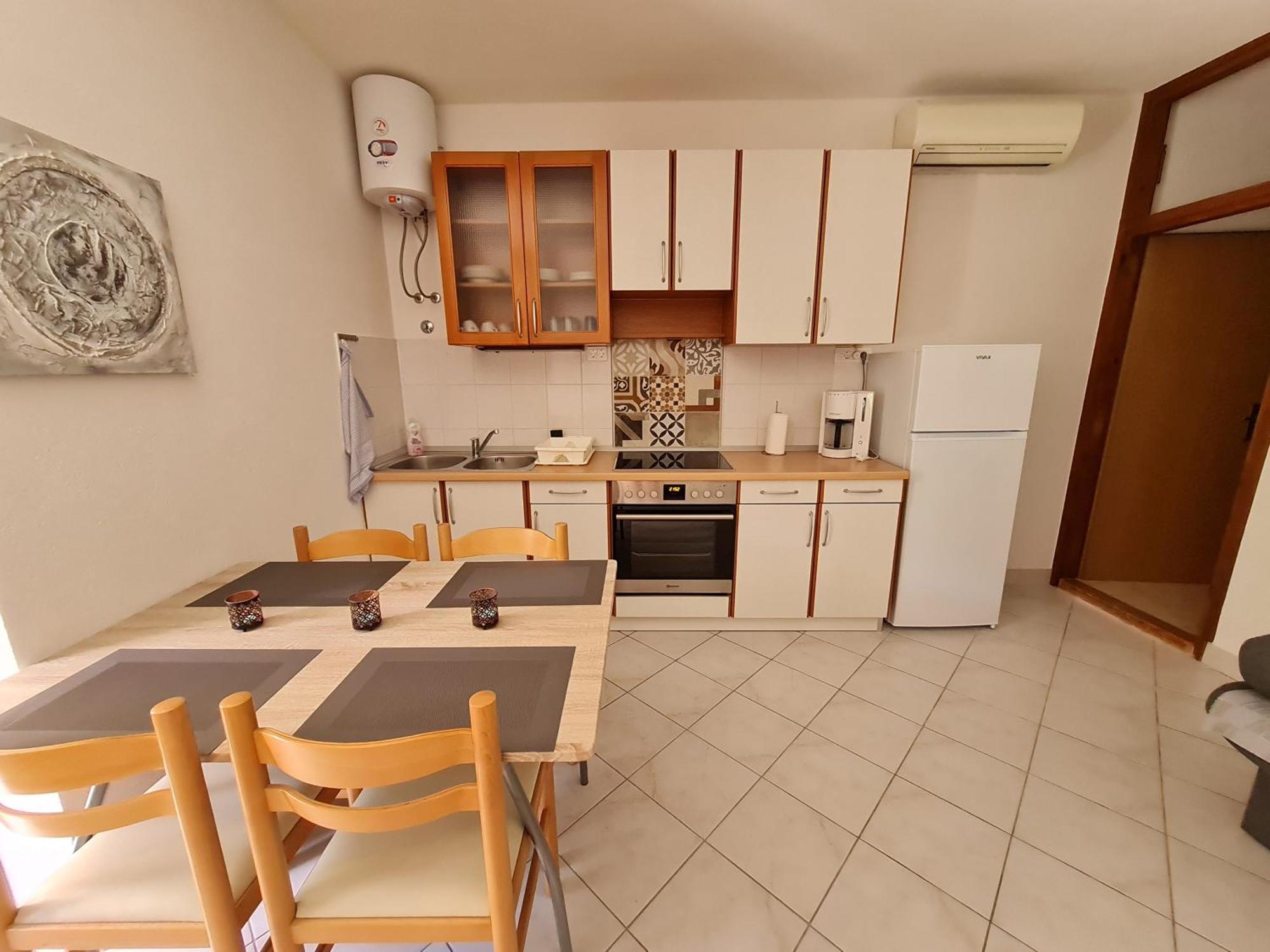 Vila Maslina Apartments Mit Pool Und Garten Nahe Am Strand Tučepi Rom bilde