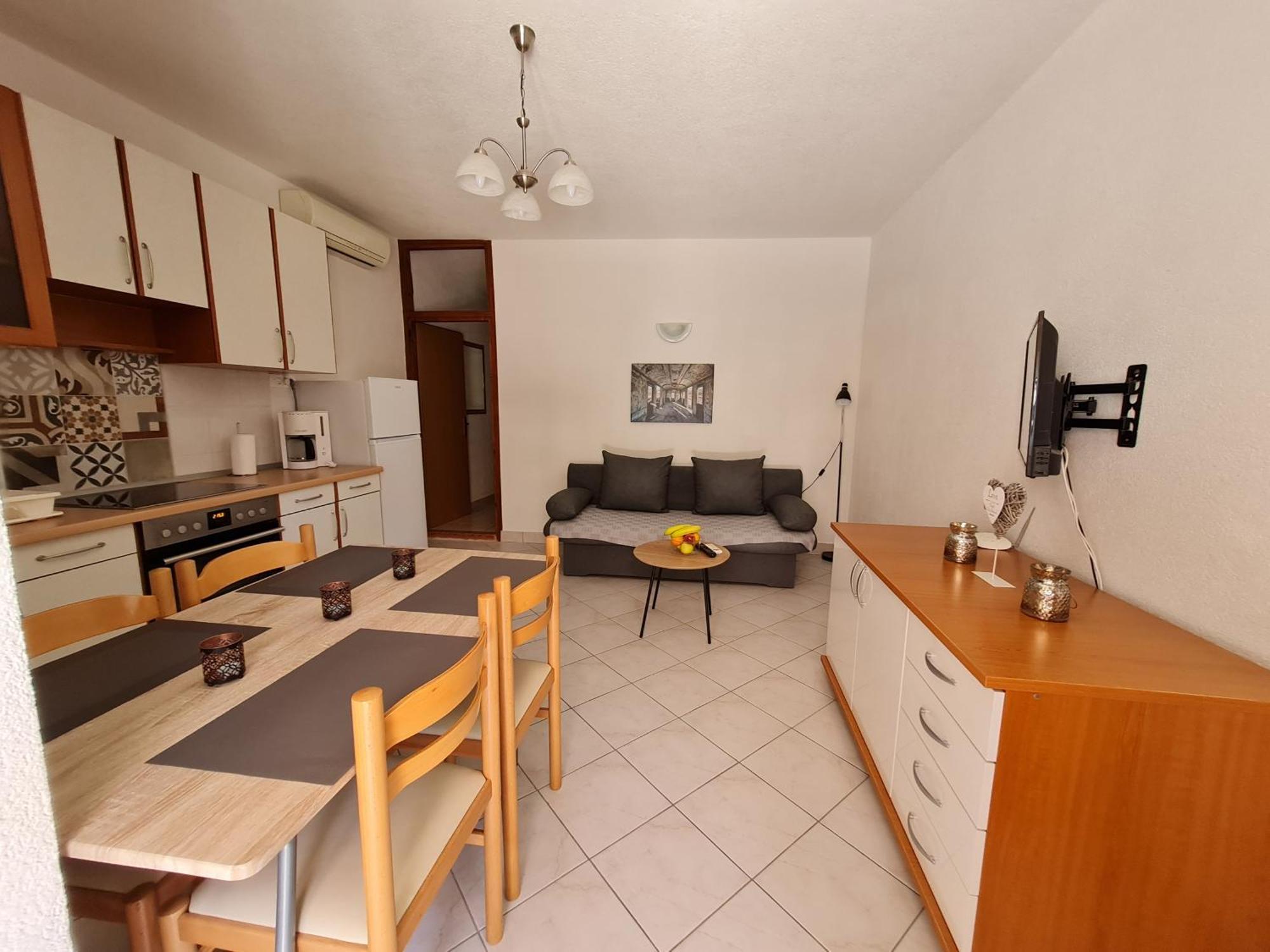 Vila Maslina Apartments Mit Pool Und Garten Nahe Am Strand Tučepi Rom bilde