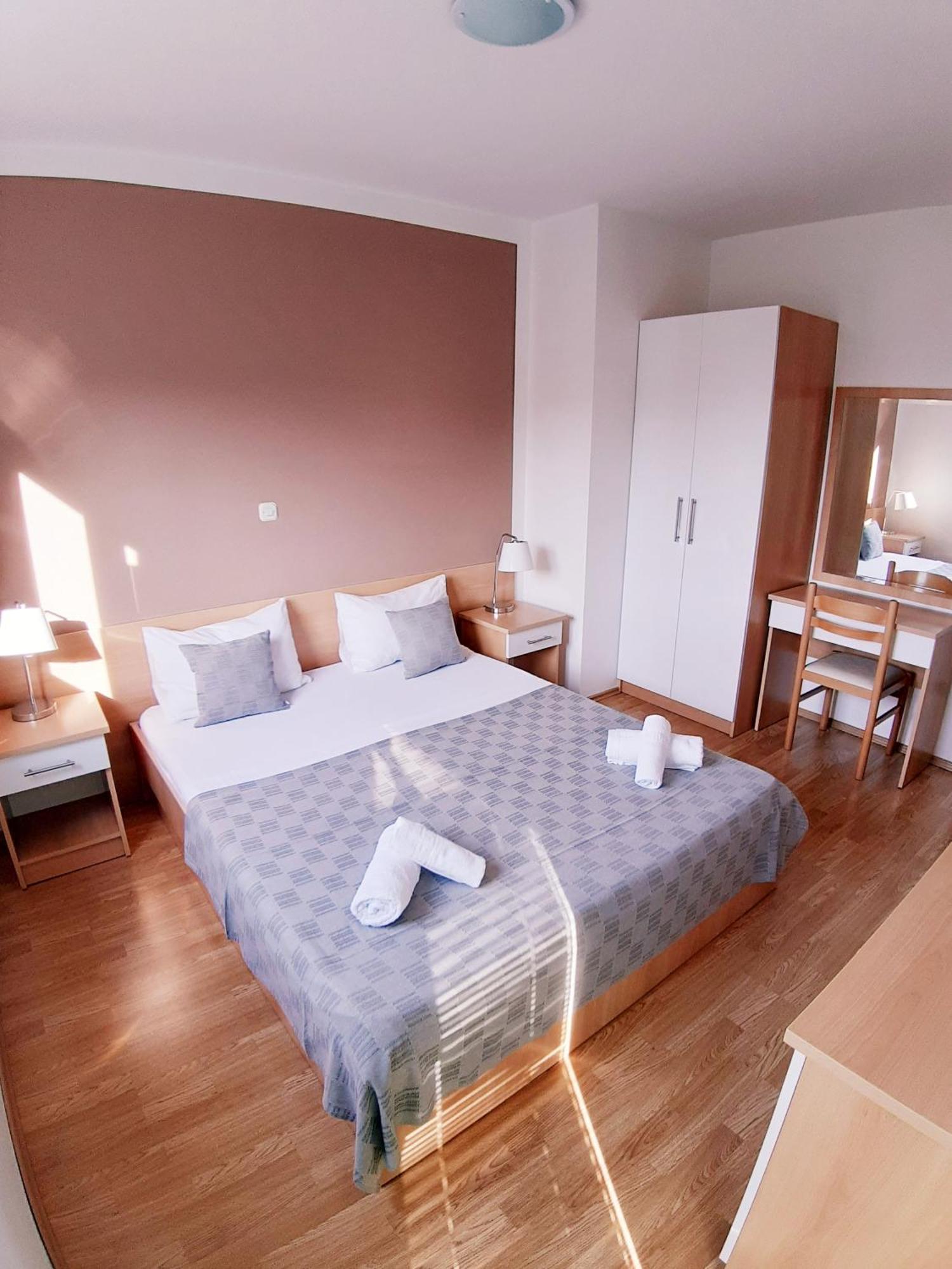 Vila Maslina Apartments Mit Pool Und Garten Nahe Am Strand Tučepi Rom bilde