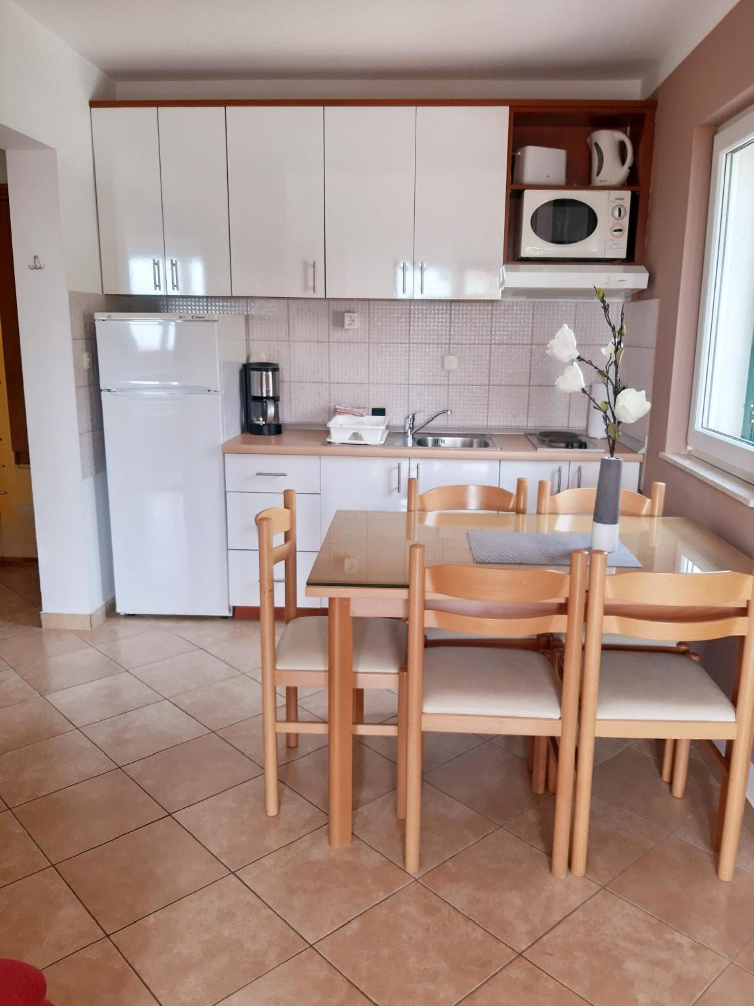 Vila Maslina Apartments Mit Pool Und Garten Nahe Am Strand Tučepi Rom bilde