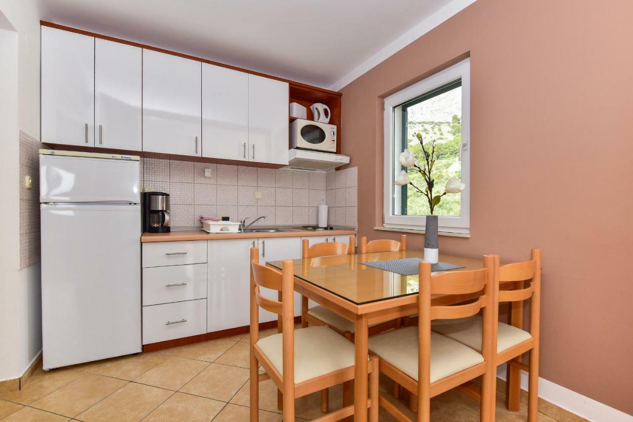 Vila Maslina Apartments Mit Pool Und Garten Nahe Am Strand Tučepi Eksteriør bilde